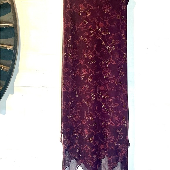 I.N. San Francisco lined handkerchief hem cocktail dress in burgundy with gold - Picture 3 of 15